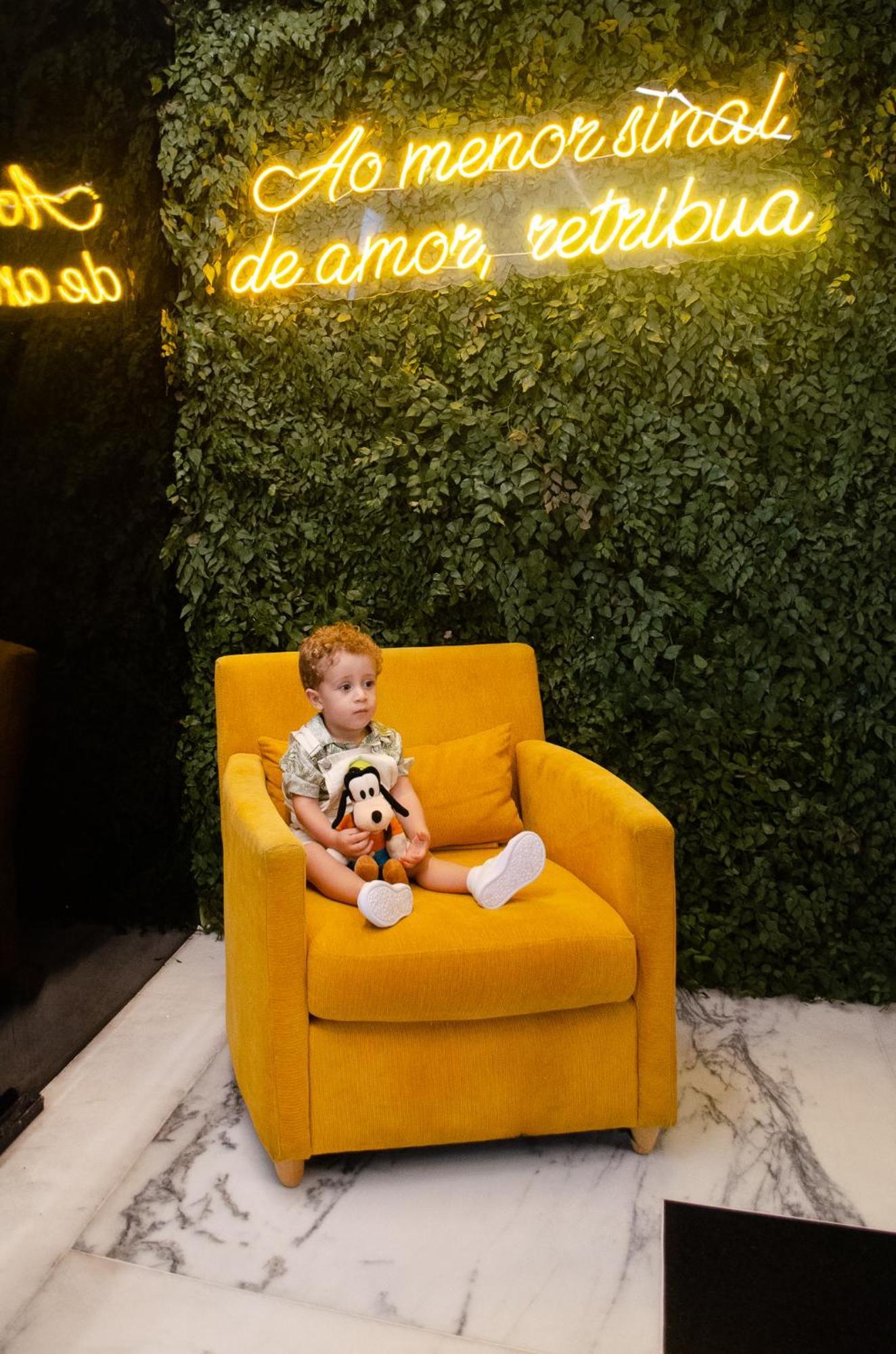 Royal Boutique Savassi Hotel Μπέλο Οριζόντε Εξωτερικό φωτογραφία A child with a Goofy plush